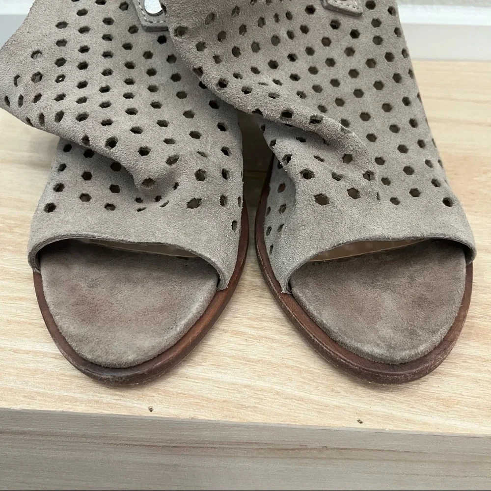 Rag & Bone Wyatt Light Brown Perforated Leather Block Heel Sandals 37.5 7.5‎
